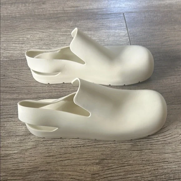 Bottega Veneta Clogs - Picture 6 of 17